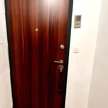 Cozy Near Airport شقة